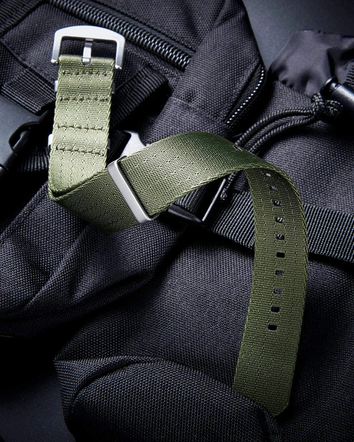 BINLUN Bracelet de Montre en Nylon Balistique Militaire Remplacement Bracelet Montre Tressé avec Noir/Argent Boucle en Acier Hommes Femmes 20 Couleurs 18mm 20mm 22mm 24mm (Version de Mise à Niveau)